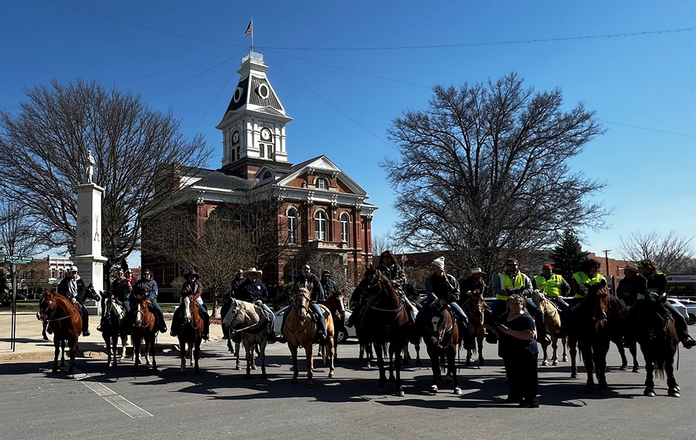 Pony Express Riders on Clarinda's square where they rec