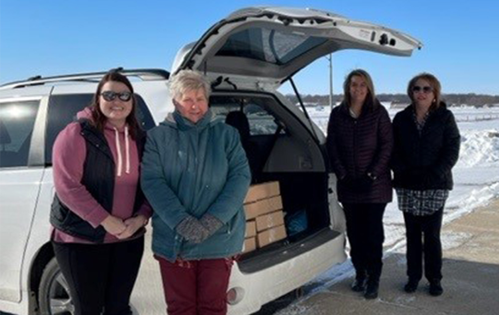 Humboldt employees helping deliver Meals on Wheels.