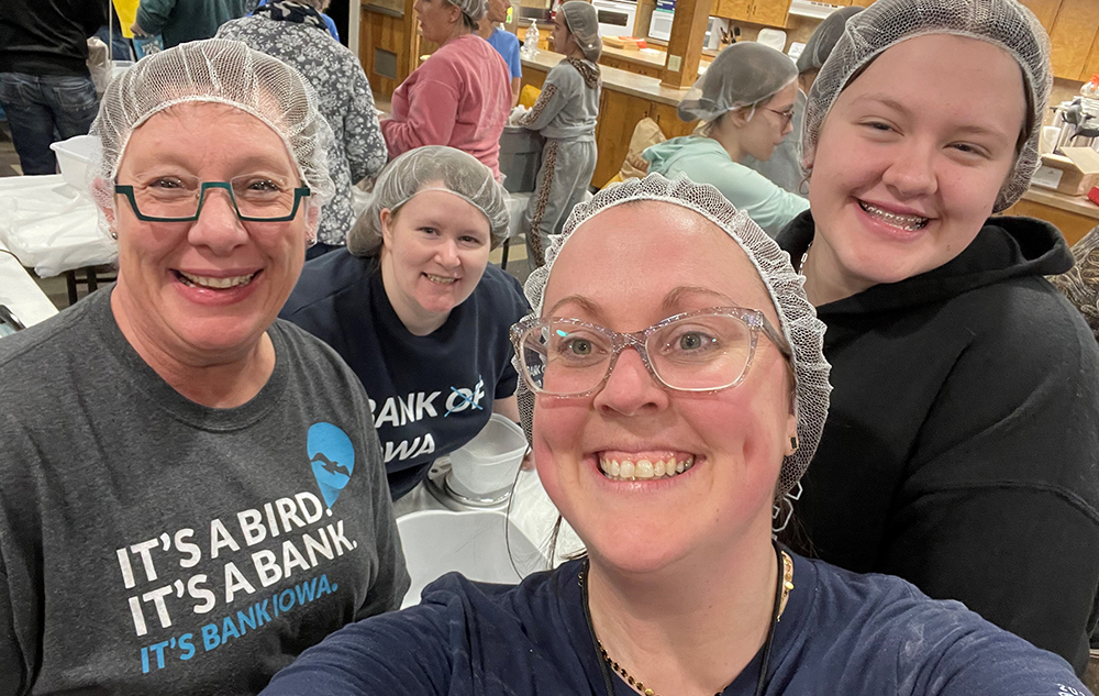 Oskaloosa employees give there time at Meals for the He