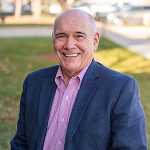 Headshot of Bob Gagne